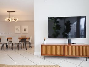 21205 Yacht Club Dr 805, Aventura FL 33180