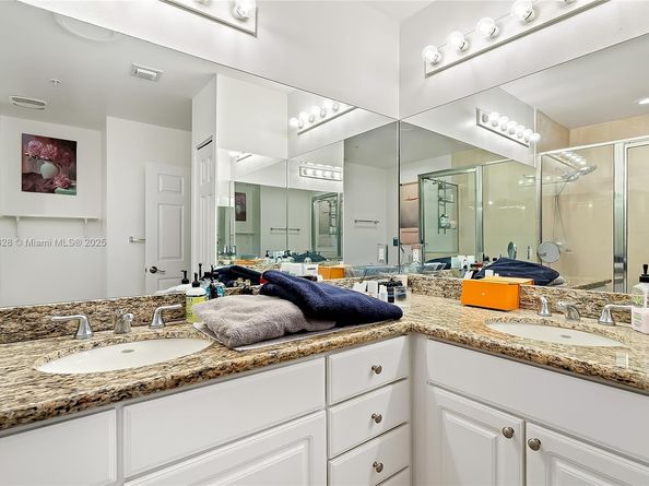 3001 NE 185th St 135, Aventura FL 33180