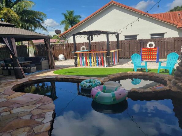 680 NW 111th Way, Coral Springs FL 33071