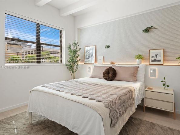 1390 Ocean Dr 202, Miami Beach FL 33139