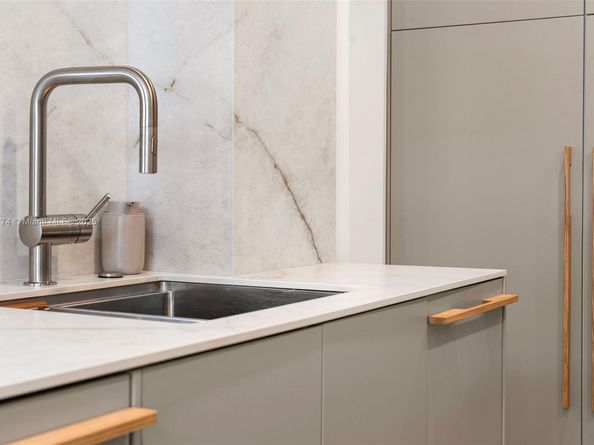 1390 Ocean Dr 202, Miami Beach FL 33139