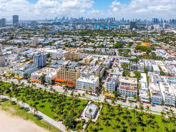 1390 Ocean Dr 202, Miami Beach FL 33139