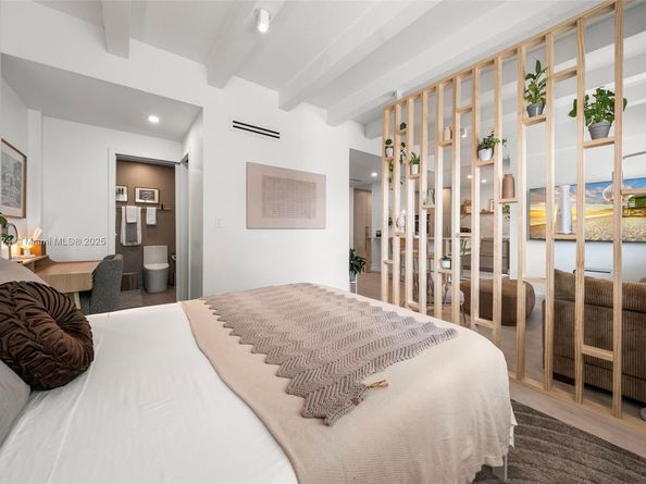 1390 Ocean Dr 202, Miami Beach FL 33139