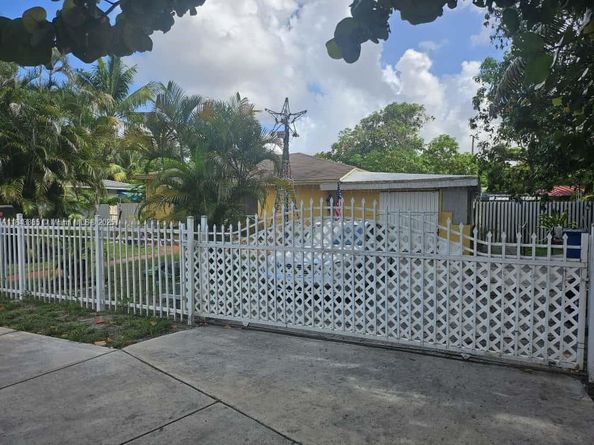 1320 Dunad Ave, Opa-Locka FL 33054
