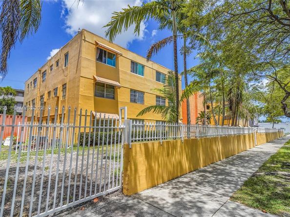 1851 NE 168 Th A8, North Miami Beach FL 33162