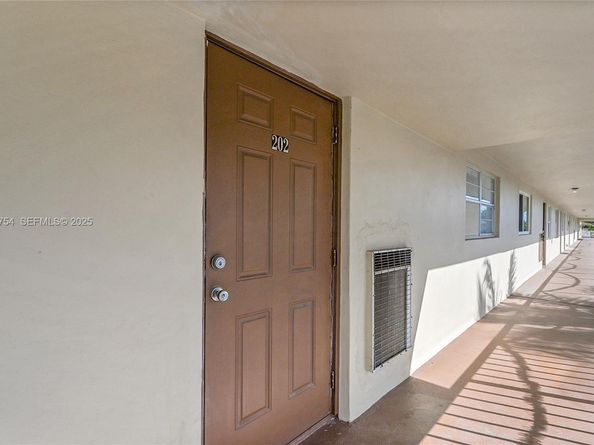 7305 NW 4th Pl 202, Margate FL 33063