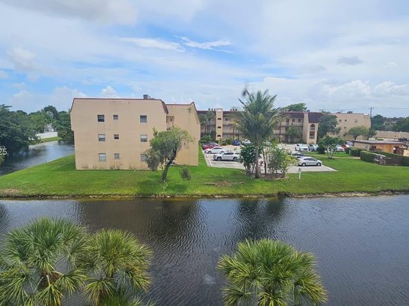 8595 Sunrise Lakes Blvd 307, Sunrise FL 33322