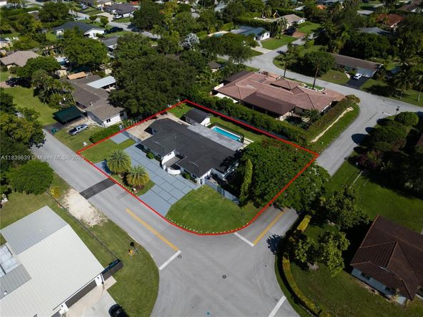 10860 SW 116th St, Miami FL 33176