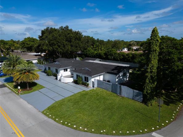 10860 SW 116th St, Miami FL 33176