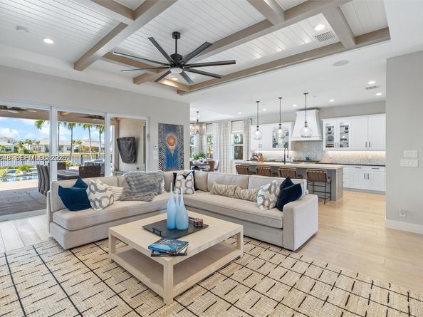 9369 Crestview Cir, Palm Beach Gardens FL 33412