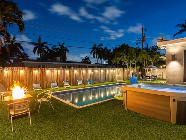 1024 NE 4th St, Hallandale Beach FL 33009