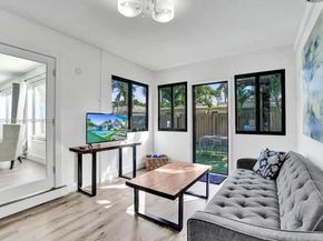 1024 NE 4th St, Hallandale Beach FL 33009