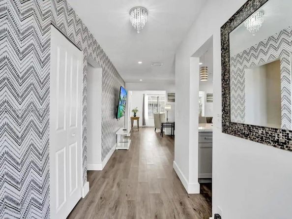 1024 NE 4th St, Hallandale Beach FL 33009