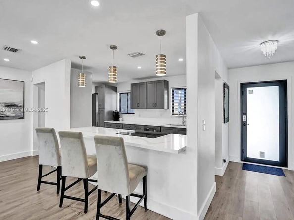 1024 NE 4th St, Hallandale Beach FL 33009