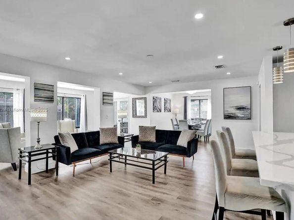 1024 NE 4th St, Hallandale Beach FL 33009