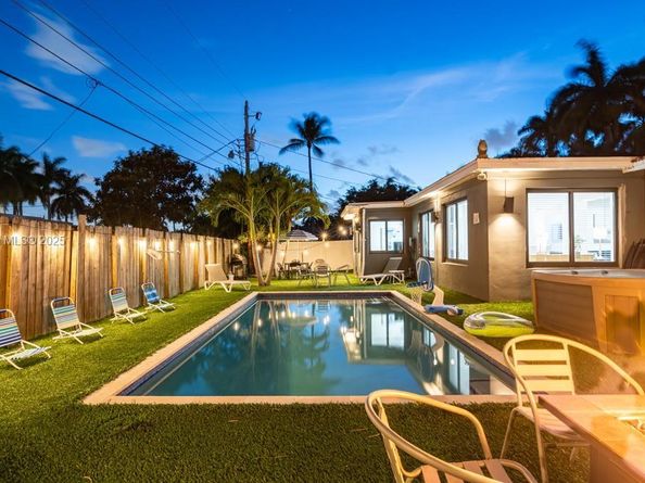 1024 NE 4th St, Hallandale Beach FL 33009