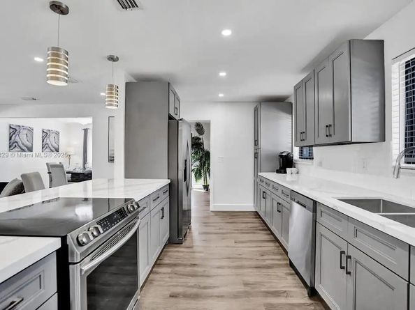 1024 NE 4th St, Hallandale Beach FL 33009