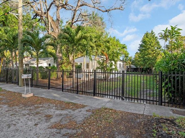 2911 NW 30th St, Miami FL 33142