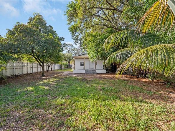 2911 NW 30th St, Miami FL 33142