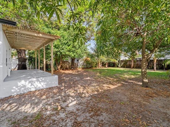 2911 NW 30th St, Miami FL 33142