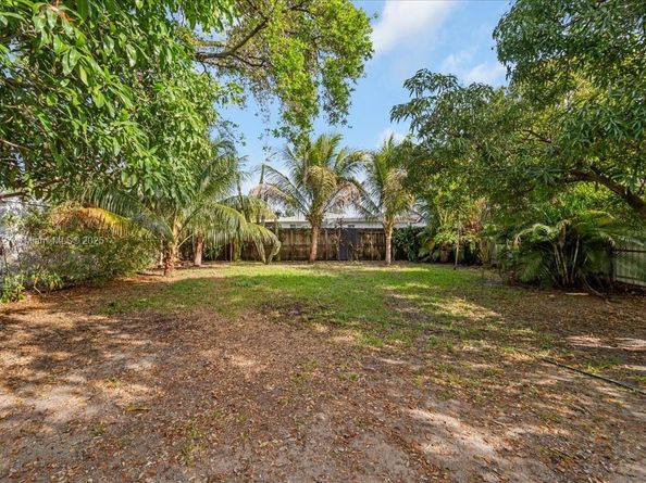 2911 NW 30th St, Miami FL 33142