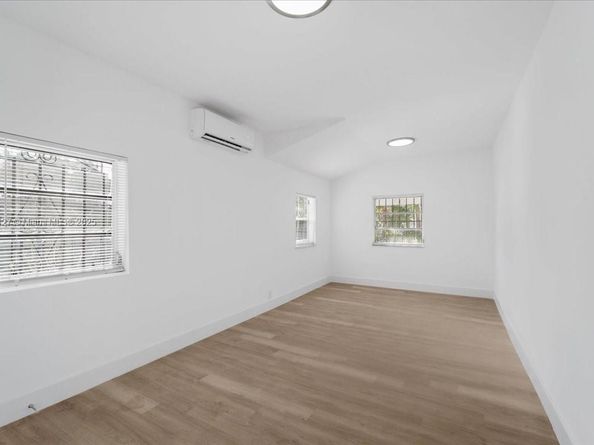 2911 NW 30th St, Miami FL 33142