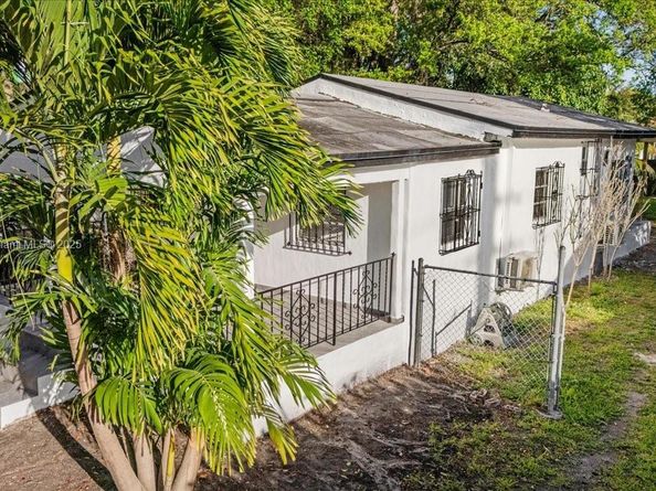 2911 NW 30th St, Miami FL 33142