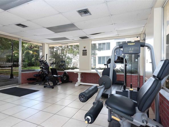17890 W Dixie Hwy 319 Hwy 319, North Miami Beach FL 33160