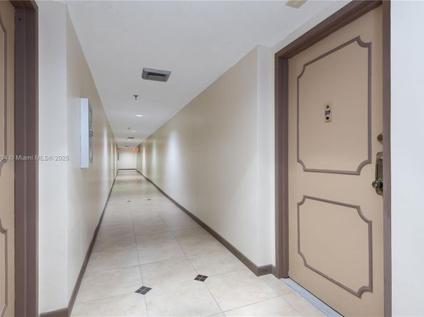 17890 W Dixie Hwy 319 Hwy 319, North Miami Beach FL 33160