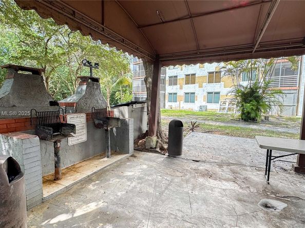 17890 W Dixie Hwy 319 Hwy 319, North Miami Beach FL 33160
