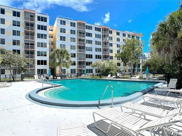 17890 W Dixie Hwy 319 Hwy 319, North Miami Beach FL 33160