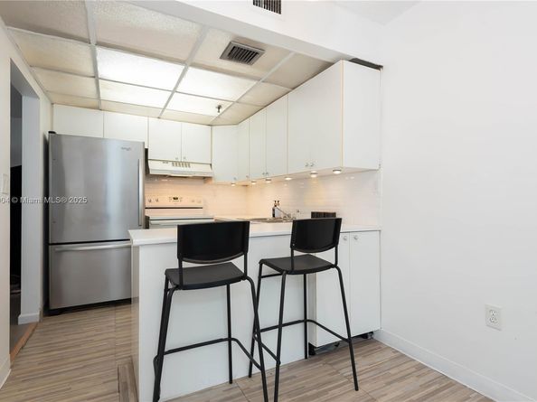 17890 W Dixie Hwy 319 Hwy 319, North Miami Beach FL 33160