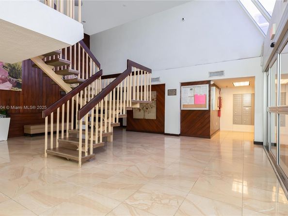 17890 W Dixie Hwy 319 Hwy 319, North Miami Beach FL 33160