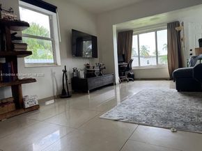 204 SW 7th Ave, Hallandale Beach FL 33009