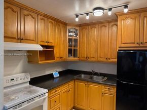 204 SW 7th Ave, Hallandale Beach FL 33009