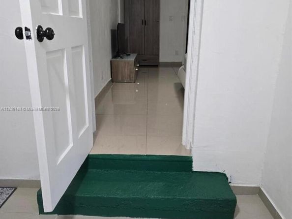 204 SW 7th Ave, Hallandale Beach FL 33009