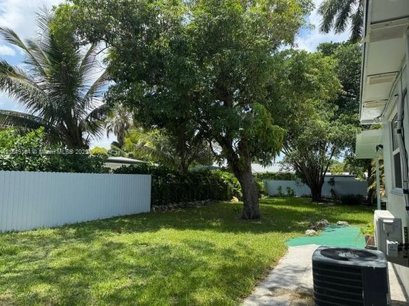 204 SW 7th Ave, Hallandale Beach FL 33009