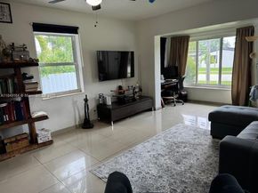 204 SW 7th Ave, Hallandale Beach FL 33009