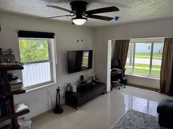204 SW 7th Ave, Hallandale Beach FL 33009