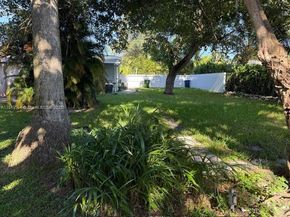 204 SW 7th Ave, Hallandale Beach FL 33009