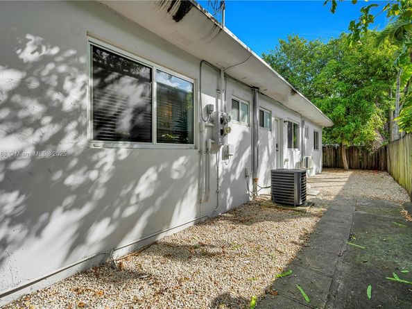 3181 NW 5th Ave, Miami FL 33127