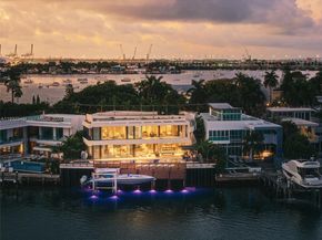 1413 N Venetian Way, Miami FL 33139