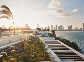1413 N Venetian Way, Miami FL 33139