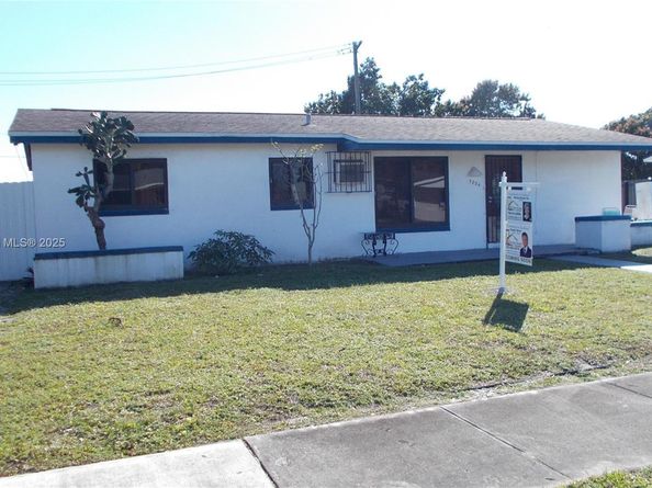 3224 NW 181st St, Miami Gardens FL 33056