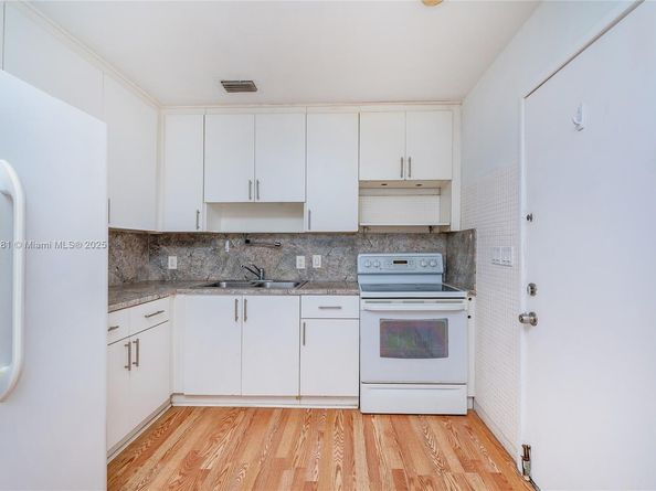 6595 SW 31st St, Miami FL 33155