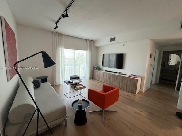 50 Menores Ave 408, Coral Gables FL 33134