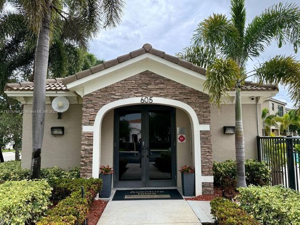 706 NE 191st Ter, Miami FL 33179