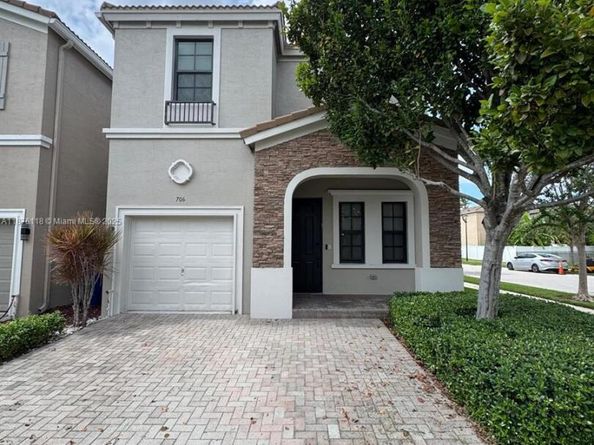 706 NE 191st Ter, Miami FL 33179