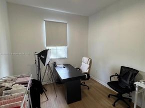 706 NE 191st Ter, Miami FL 33179
