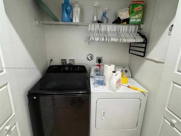 706 NE 191st Ter, Miami FL 33179